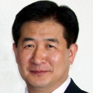Hee Yoo Photo 22