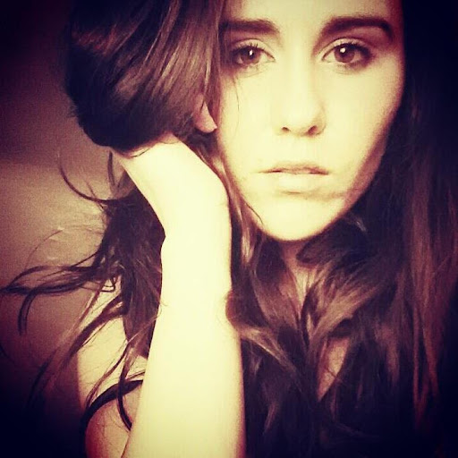 Sarah Benton Photo 8