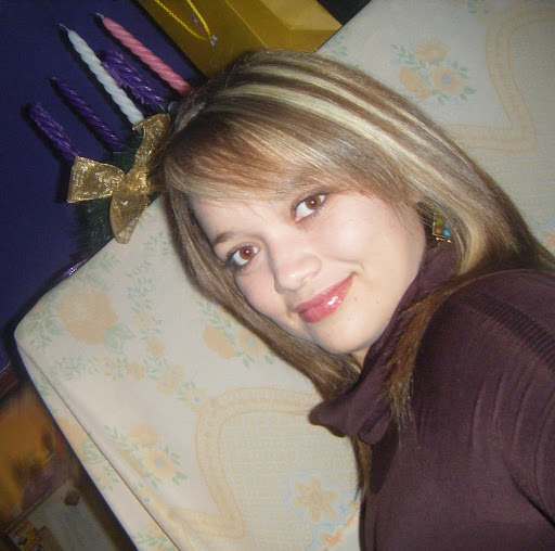 Elizabeth Carrera Photo 31