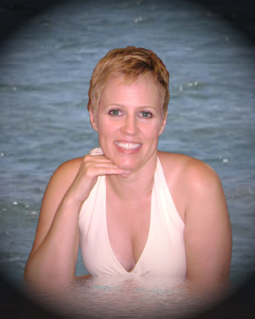 Lisa Hallmark Photo 23