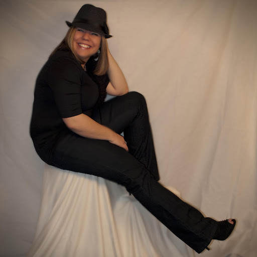 Kate Fields Photo 8