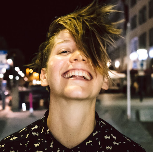 Julia Weldon Photo 3