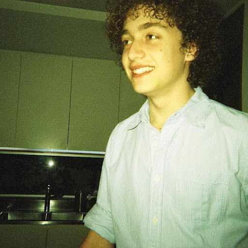 Greg Jacobson Photo 33