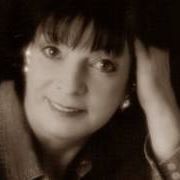 Elizabeth Newby Photo 10
