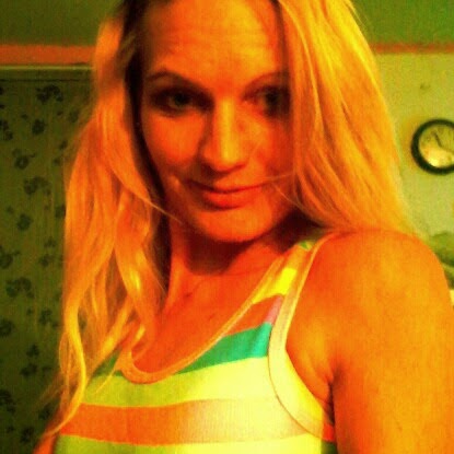 Elizabeth Miles Photo 29