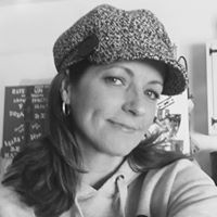 Dana Gordon Photo 37