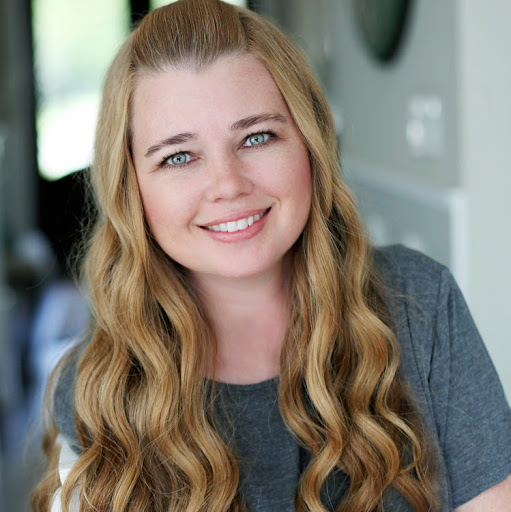 Shelley Reynolds Photo 33