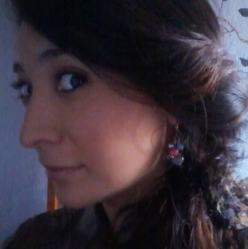 Stephanie Hernandez Photo 30