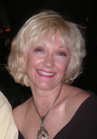 Toni Phillips Photo 22