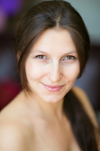 Anna Carson Photo 33