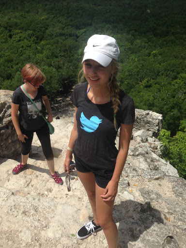 Elise Short Photo 18