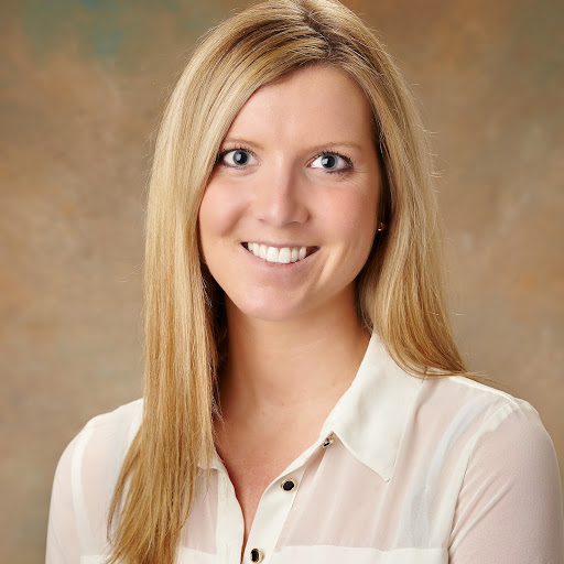 Laura Yates Photo 15