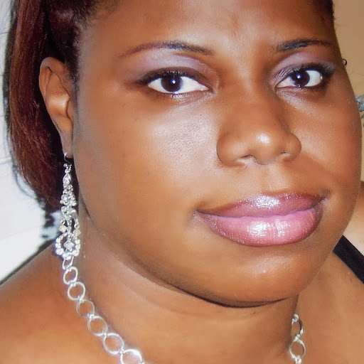 Stephanie Neal Photo 6