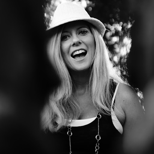 Jennifer Simon Photo 44