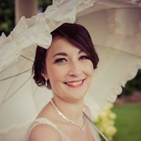 Laura Plumb Photo 16