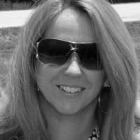 Julie Groves Photo 24