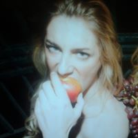 Sara West Photo 9