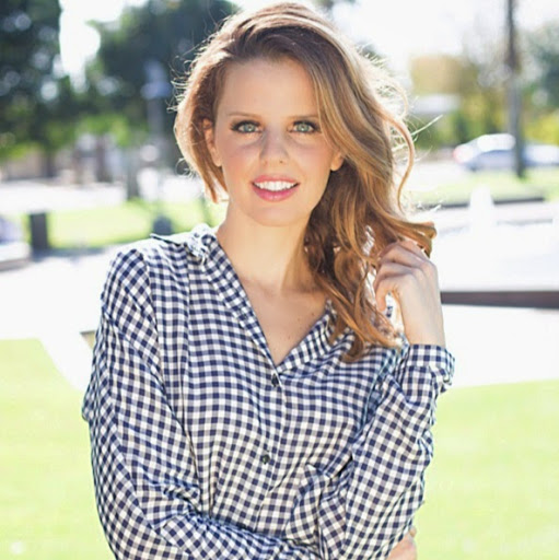 Lindsay Hunt Photo 20
