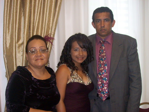 Yvonne Robles Photo 14