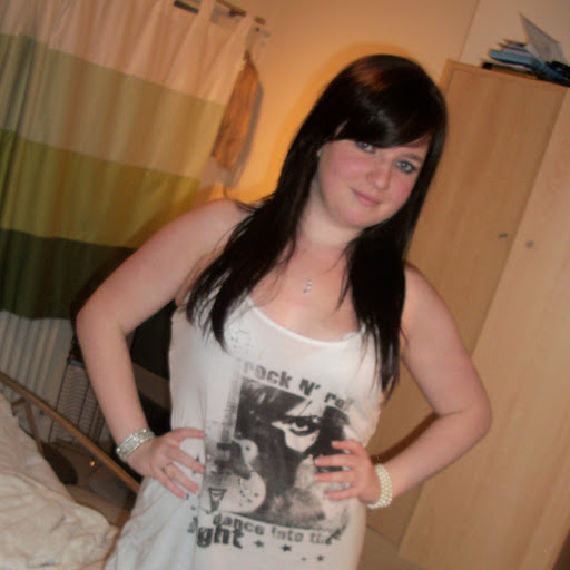 Jennifer Hibbert Photo 25