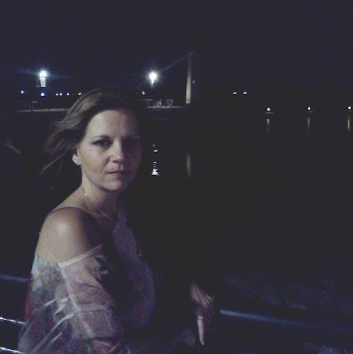 Lisa Graves Photo 49