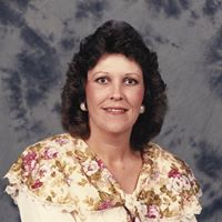 Carolyn Robbins Photo 19