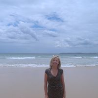 Suzanne Neville Photo 23