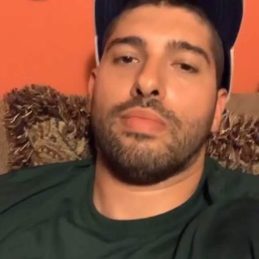 Adam Reyes Photo 1