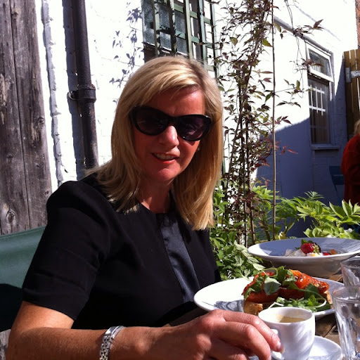 Annette Lyons Photo 12