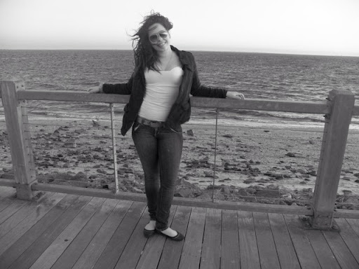 Elizabeth Duran Photo 5