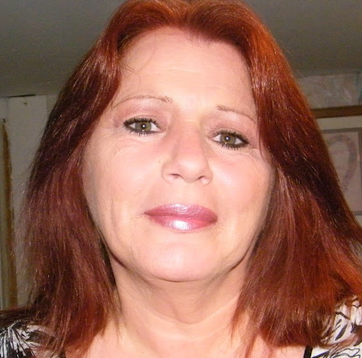 Debra Graves Photo 9