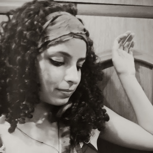 Roberta Dias Photo 24