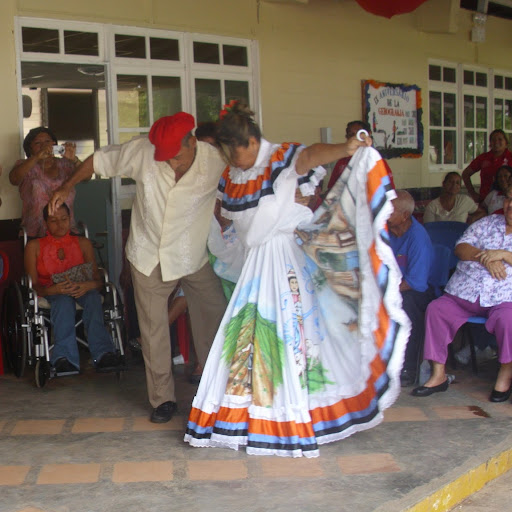 Elvira Gutierrez Photo 28