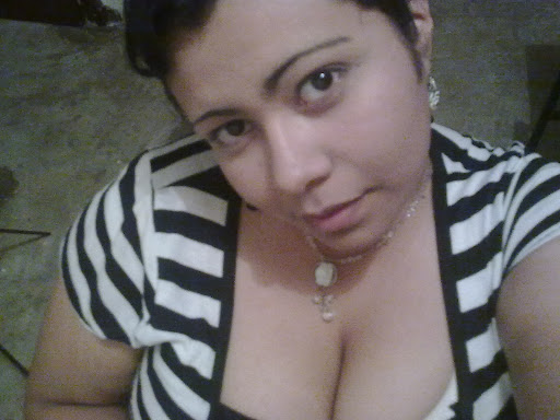 Elizabeth Urbina Photo 15
