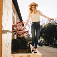 Maggie Snyder Photo 36