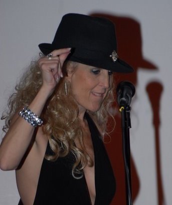 Debbie Taylor Photo 38