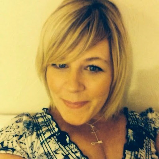 Michelle Davies Photo 26