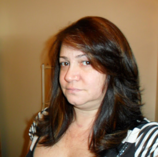 Elizabeth Medeiros Photo 15