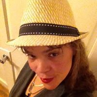 Elizabeth Lozada Photo 25