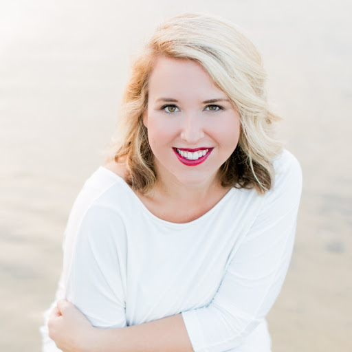 Laura Moore Photo 20