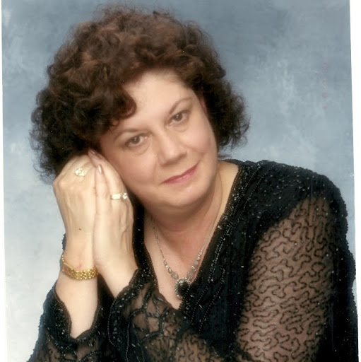 Suzanne Cole Photo 28