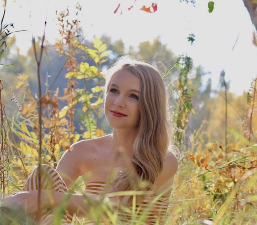 Emily Fuller Photo 18