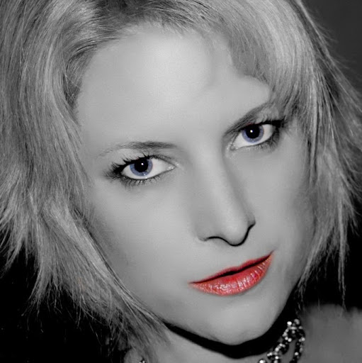 Louise Abbott Photo 26