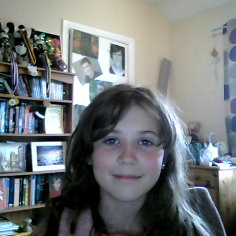 Holly Hewitt Photo 17