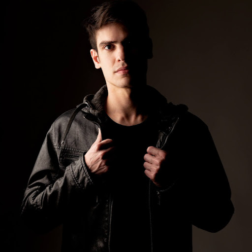 Erik Lara Photo 23