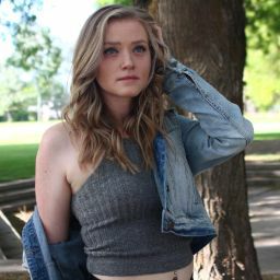Katie Summers Photo 40