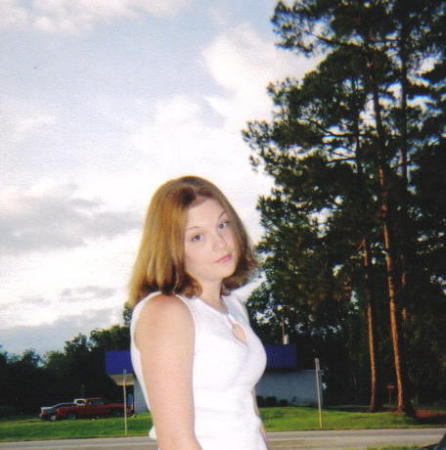 Caroline Maxwell Photo 5