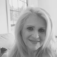 Linda May Photo 22