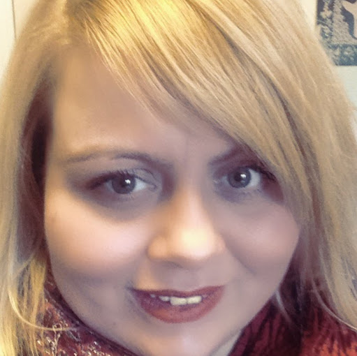 Vikki Roberts Photo 10