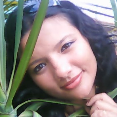 Mary Gomes Photo 33